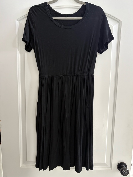 Dresses & Skirts - Classic Black Short-Sleeve Midi Dress